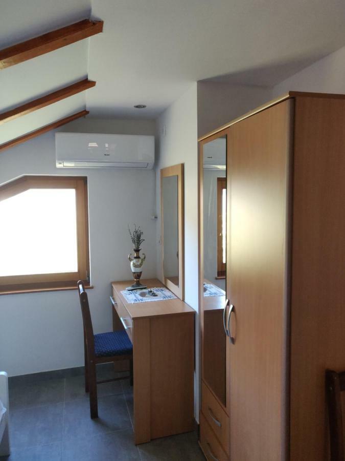 Guest house Maslina Vinišće Extérieur photo