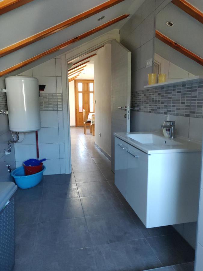 Guest house Maslina Vinišće Extérieur photo